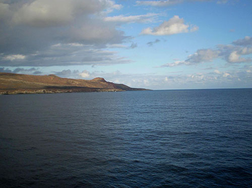 La-Restinga(El-Hierro)-desde-el-Mar-de-las-Calmas
