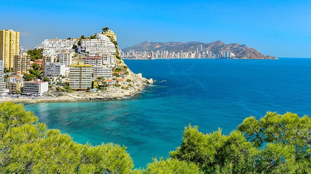 Côte méditerranéenne de l'Espagne continentale, idéale pour la pêche récréative