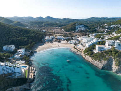 Cala Llonga, une crique cachée à Ibiza